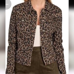 Nine West  Animal Print Jacket Front & Inside Pockets Size Small like new